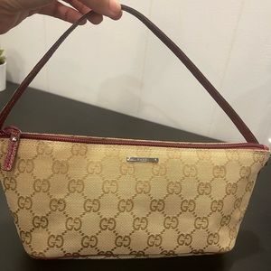 Gucci pochette hand bag 100% authentic